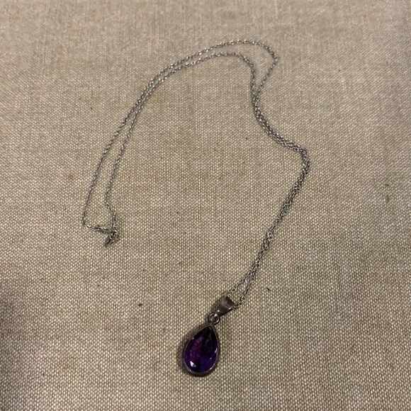Sterling silver amethyst tear drop pendant with 18” sterling chain marked - Picture 1 of 9